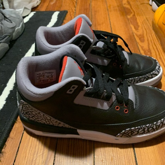 Jordan 3 size 7y - Picture 3 of 5